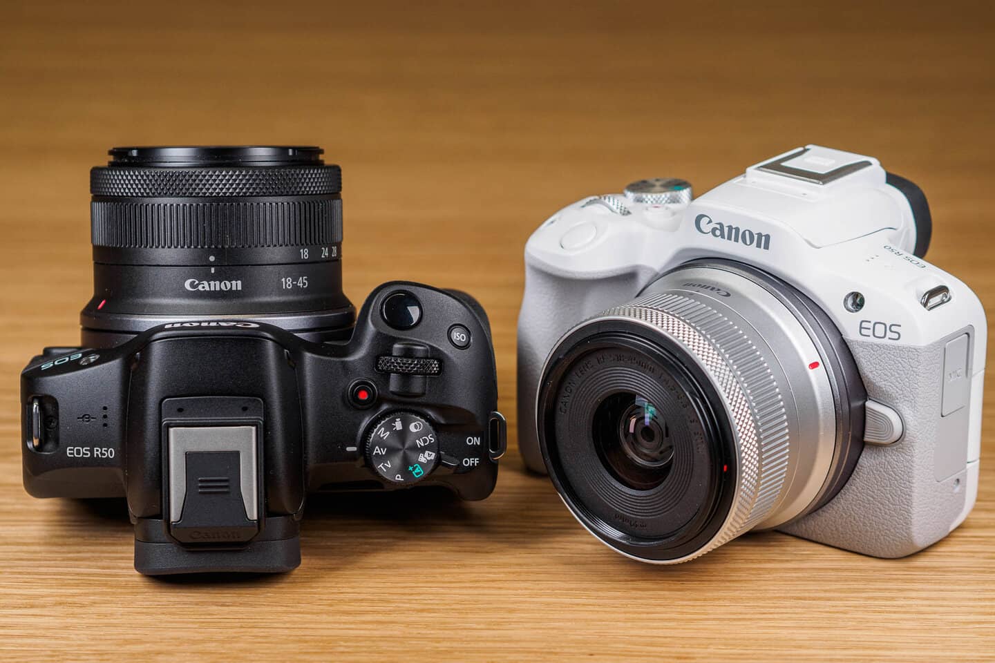 EOS R50 в двух цветах: белый и черный