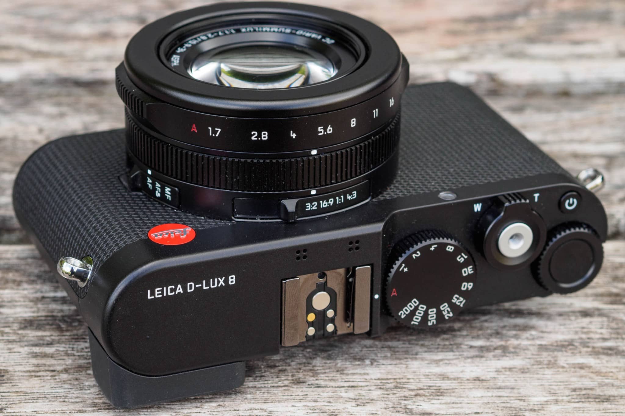 Ретродизайн Leica легко узнаваем всеми фотографами