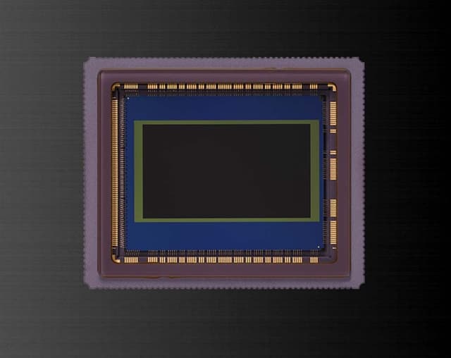 Сенсор Super35 с глобальной выдержкой