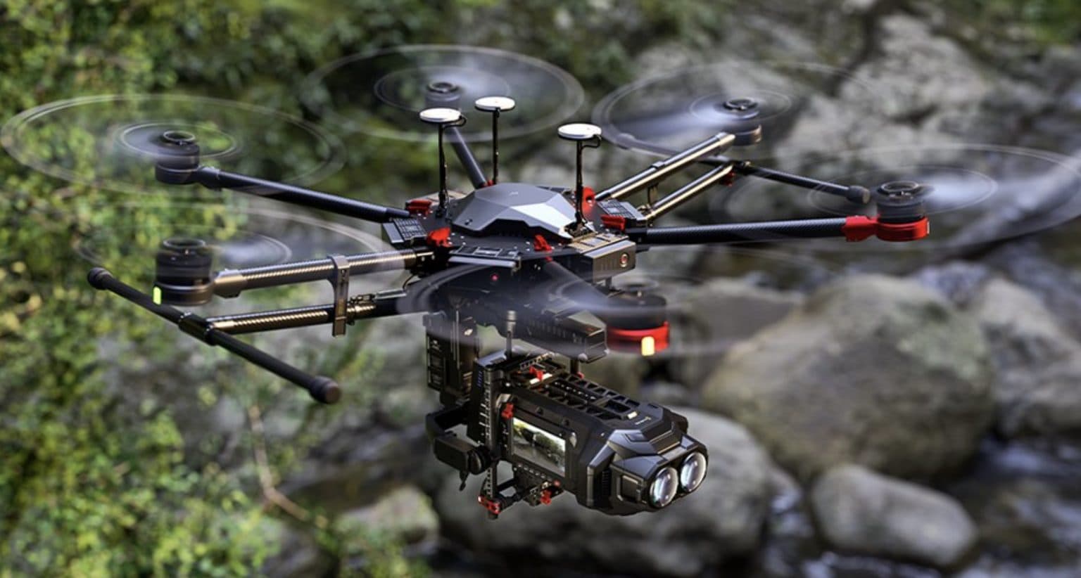 Blackmagic URSA Cine Immersive крепится к дрону