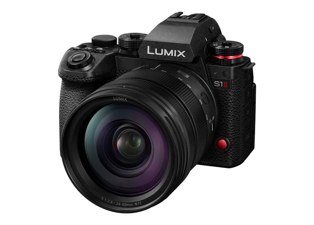 Panasonic Lumix S1 II с объективом