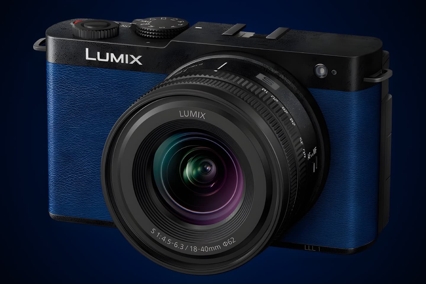 Lumix S9 в синем цвете и с объективом 18-40 мм F4.5-6.3