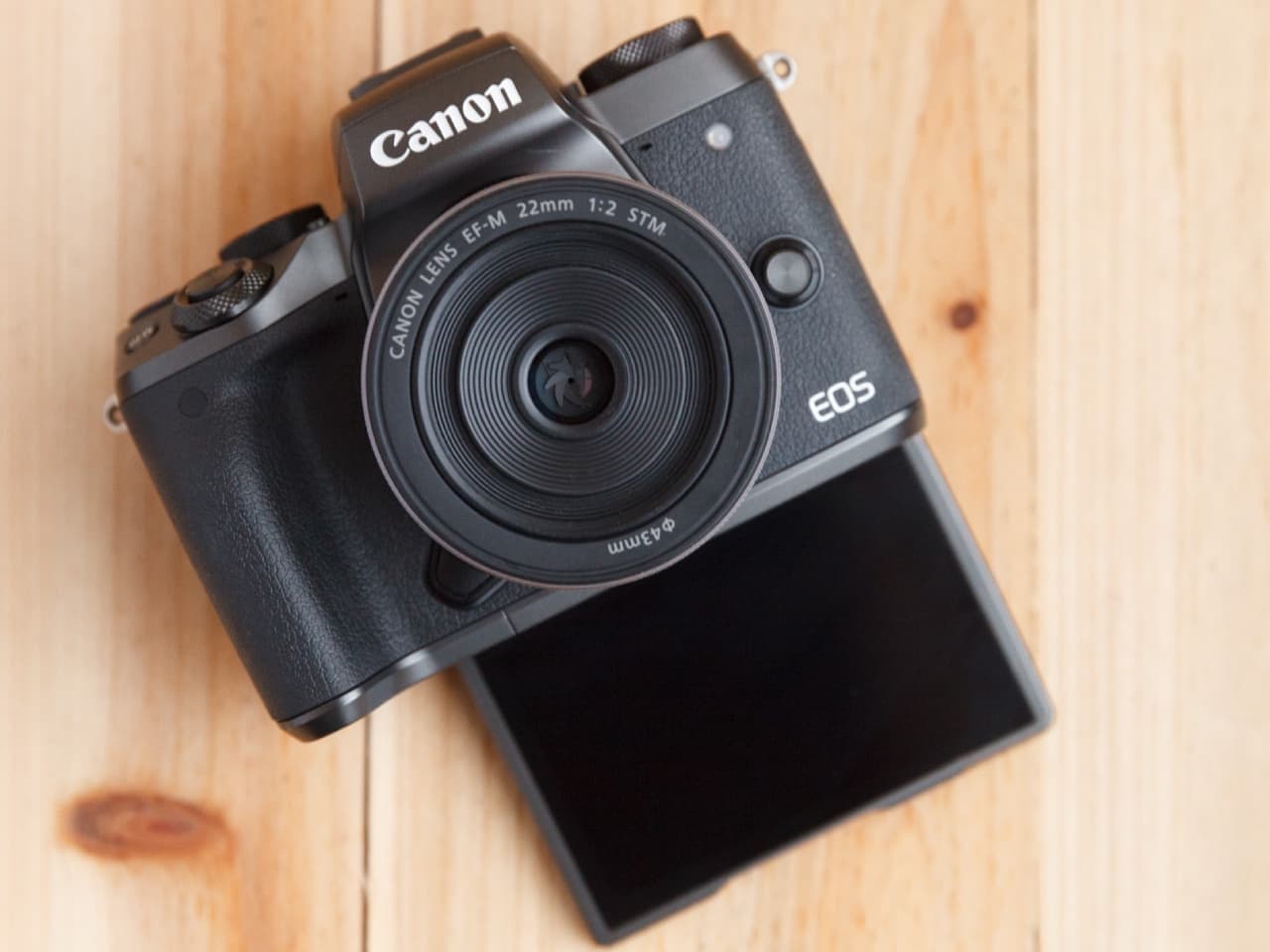 EOS M серия стала отправной точкой для Canon в мир беззеркалок