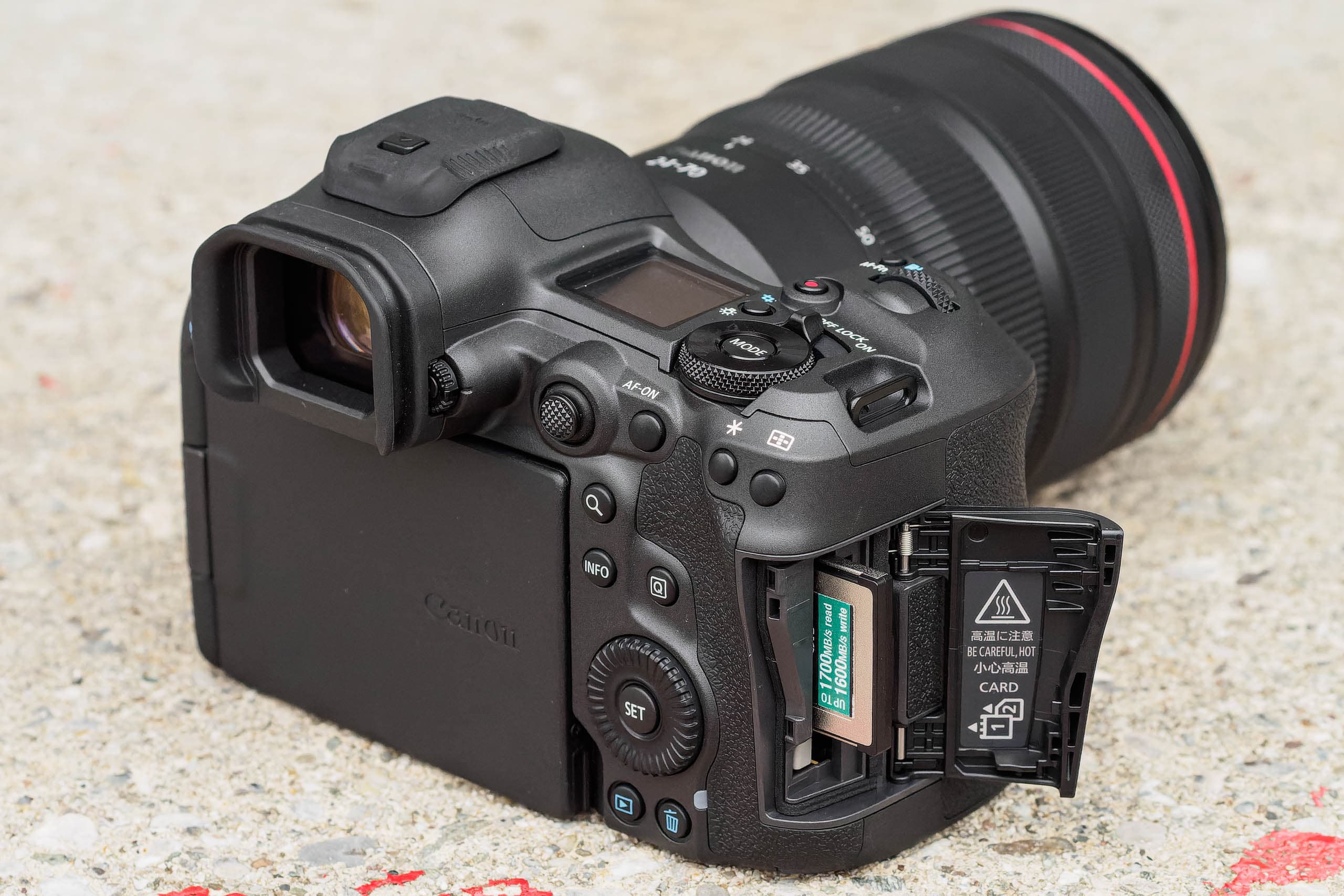 R5 II поддерживает карты памяти CFexpress Type B