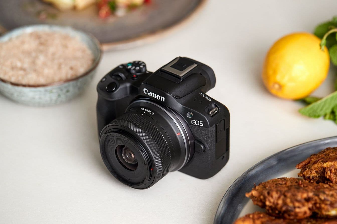 EOS R50 повторяет дизайн Canon M50 Mark II