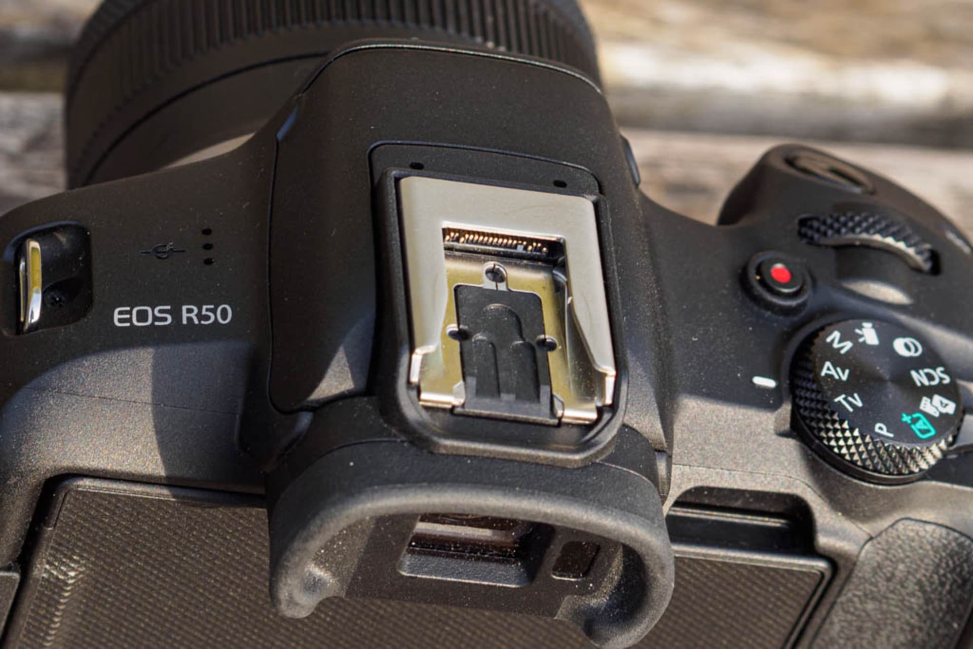 Мультифункциональный горячий башмак Canon EOS R50