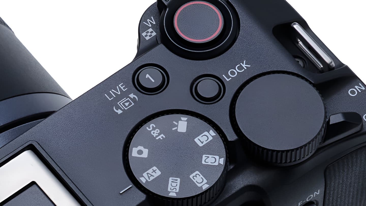 V в названии модели и количество режимов для видеосъемки подчеркивают для кого делали эту камеру