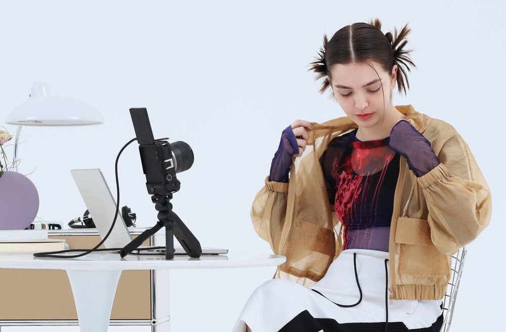 Боковое крепление на камере для штатива и съемки вертикальных видео