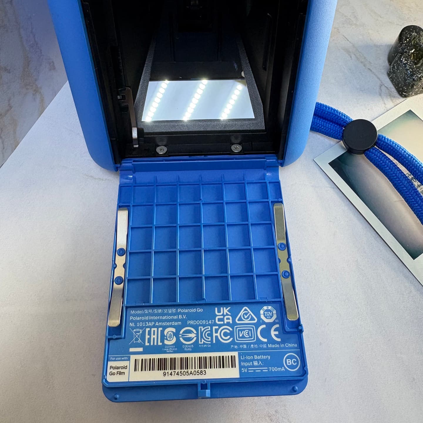 Внутри Polaroid Go 2