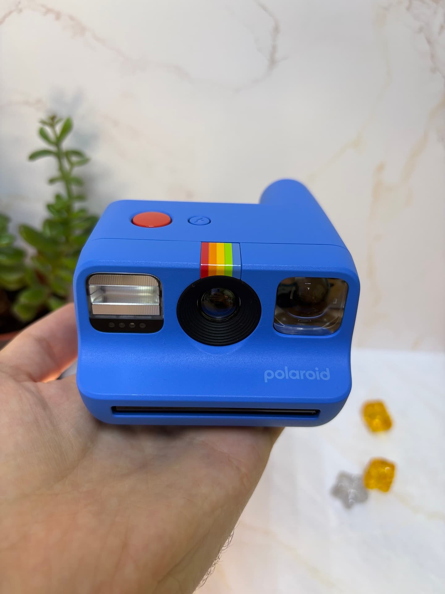 Очень лёгкая и помещается на ладони