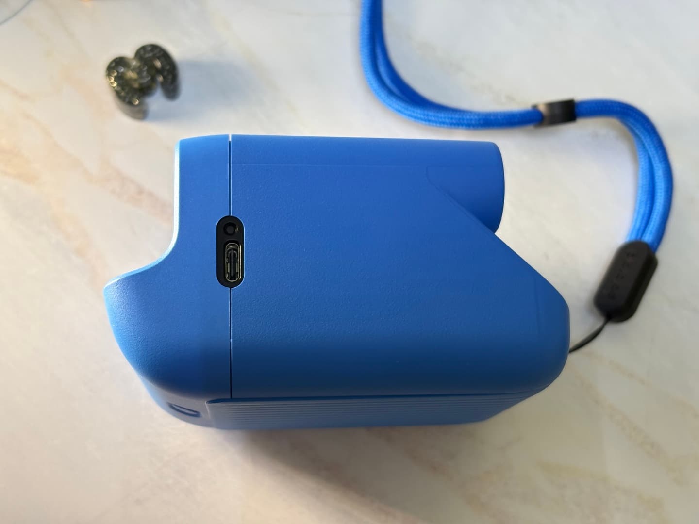 Разъём USB-C для зарядки камеры