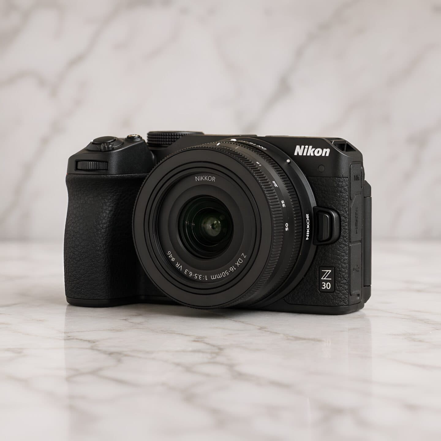 Nikon Z30 с объективом