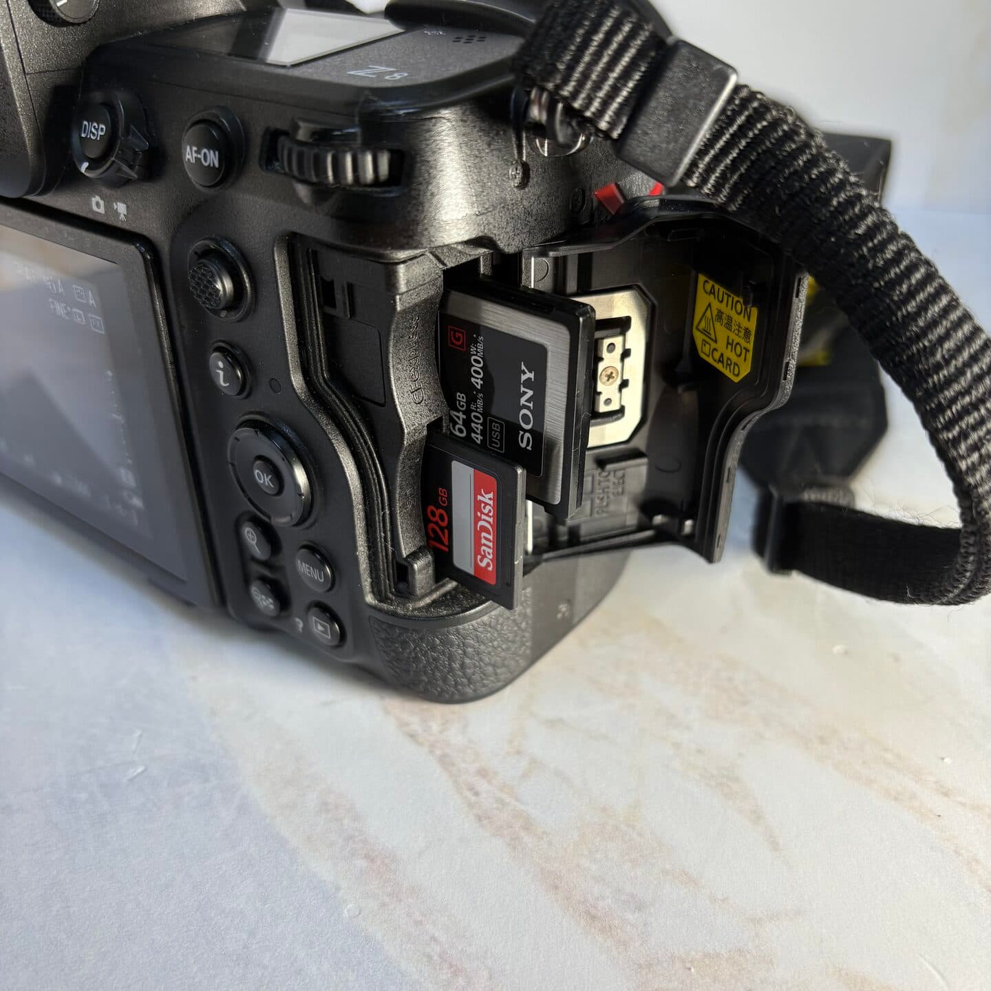 Nikon Z8 слот карт памяти