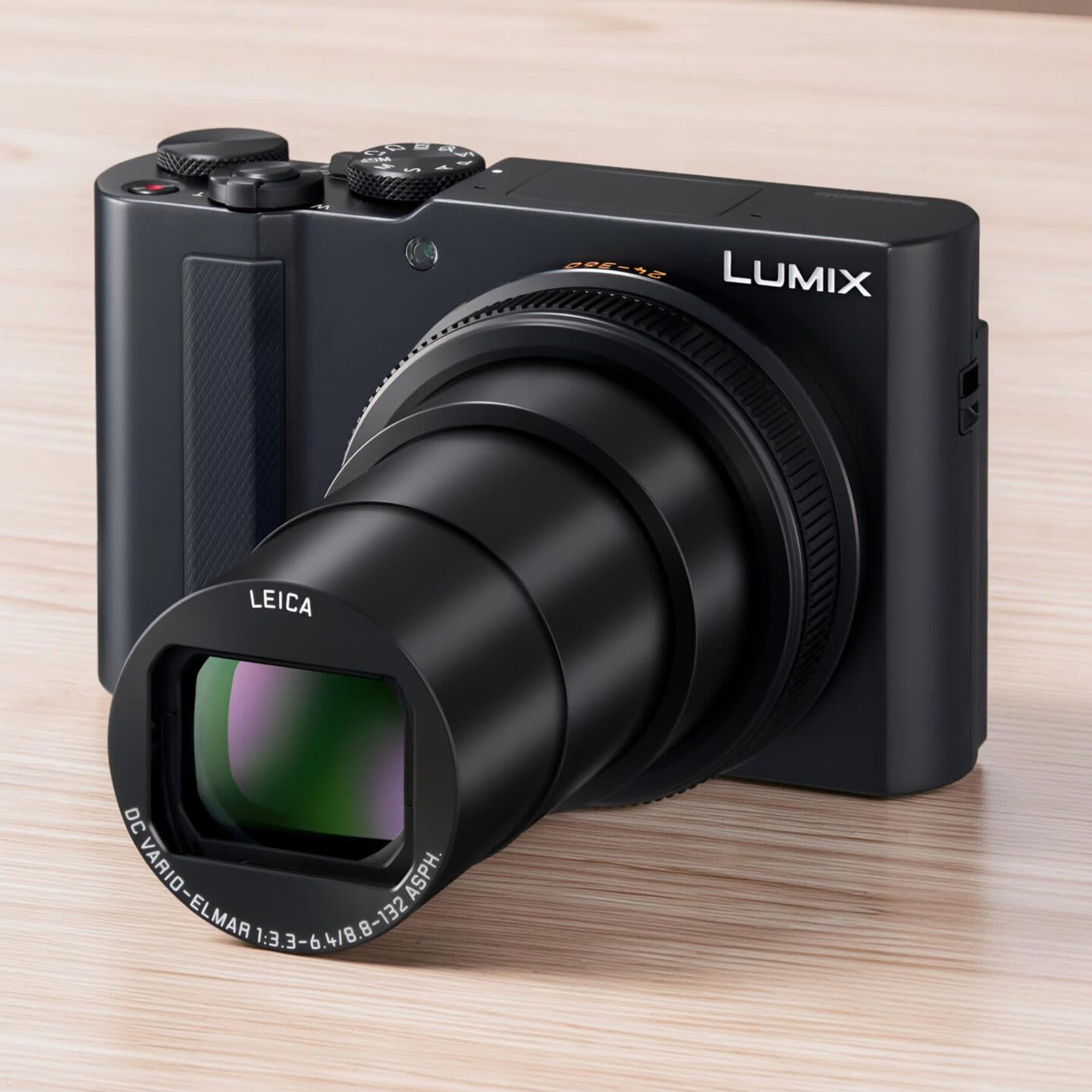 Выдвинутый объектив камеры Lumix TZ300