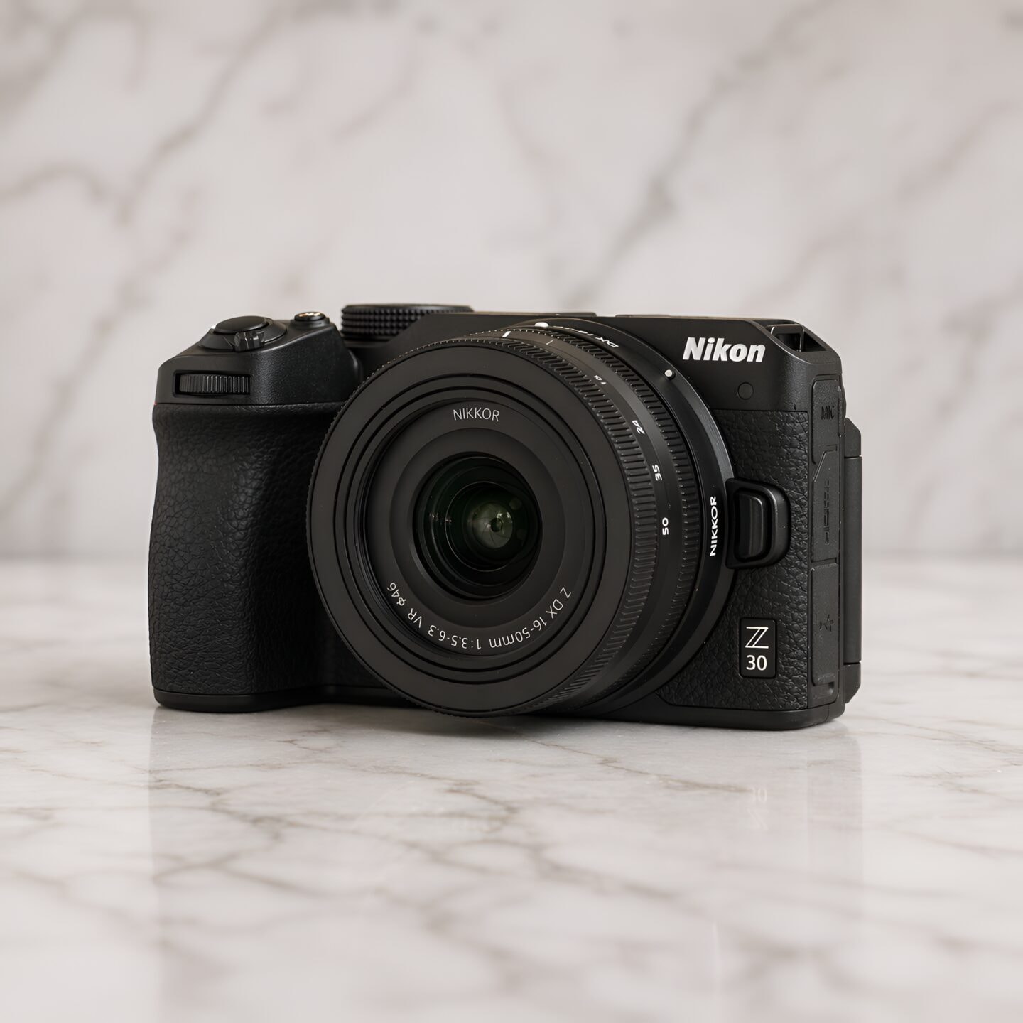 Nikon Z30 с объективом