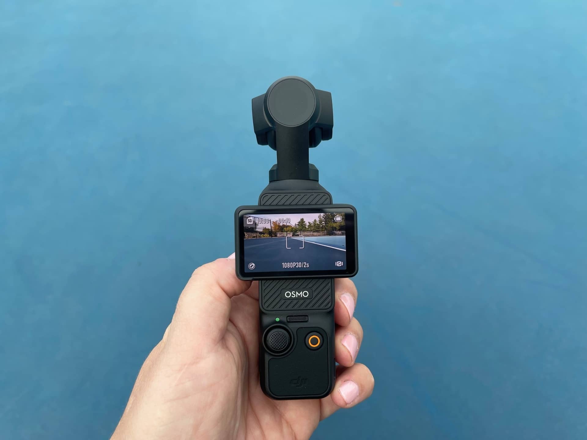 Поворотный экран перключает также формат съемки: горизонтальная или вертикальная