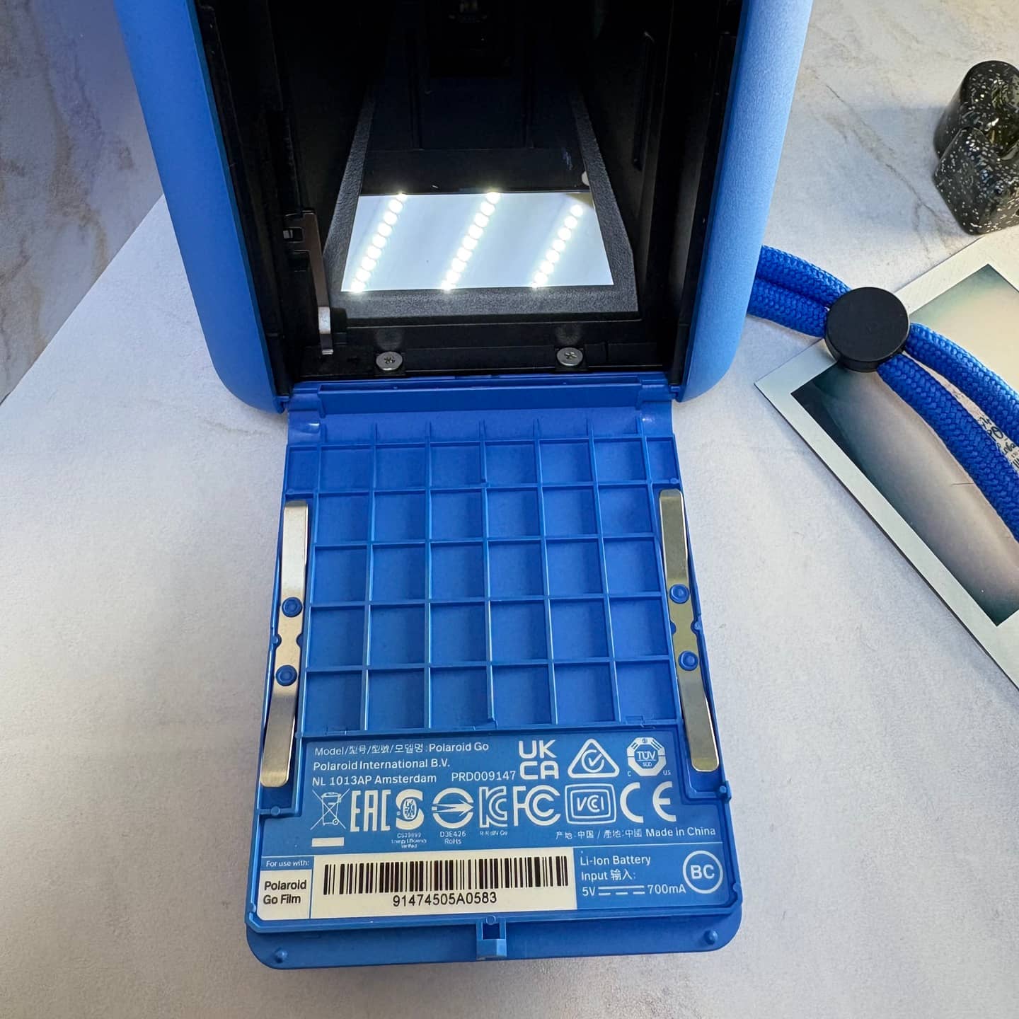 Внутри Polaroid Go 2