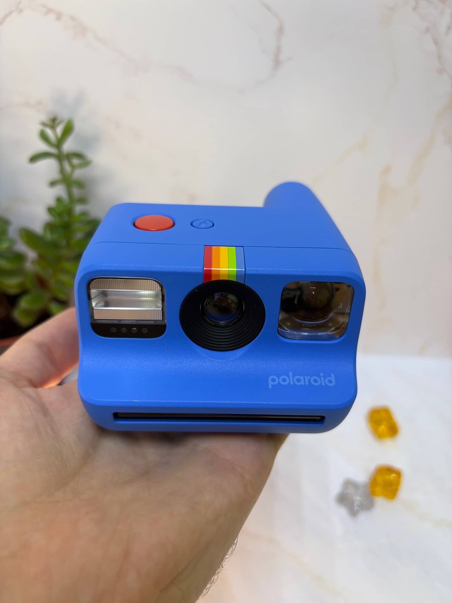 Очень лёгкая и помещается на ладони