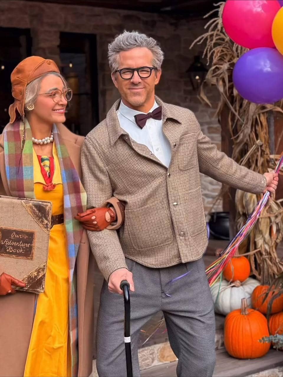 Райан Рейнольдс и Блейк Лайвли в костюмах из мультфильма «Вверх»