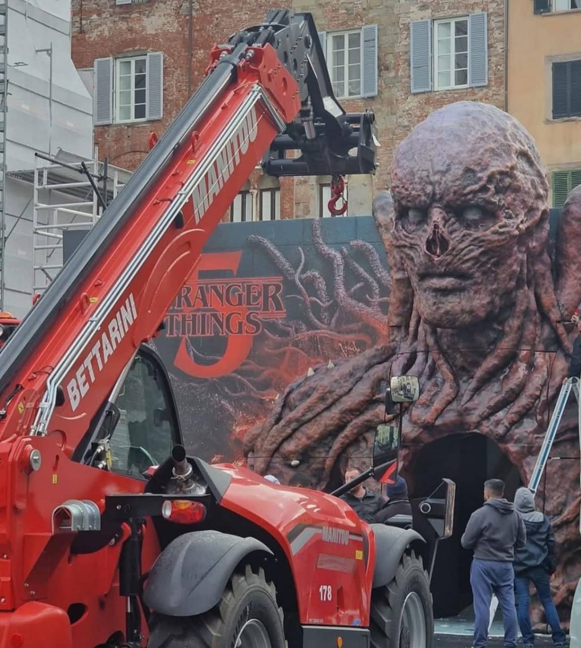 «Очень странные дела» в кинотеатре