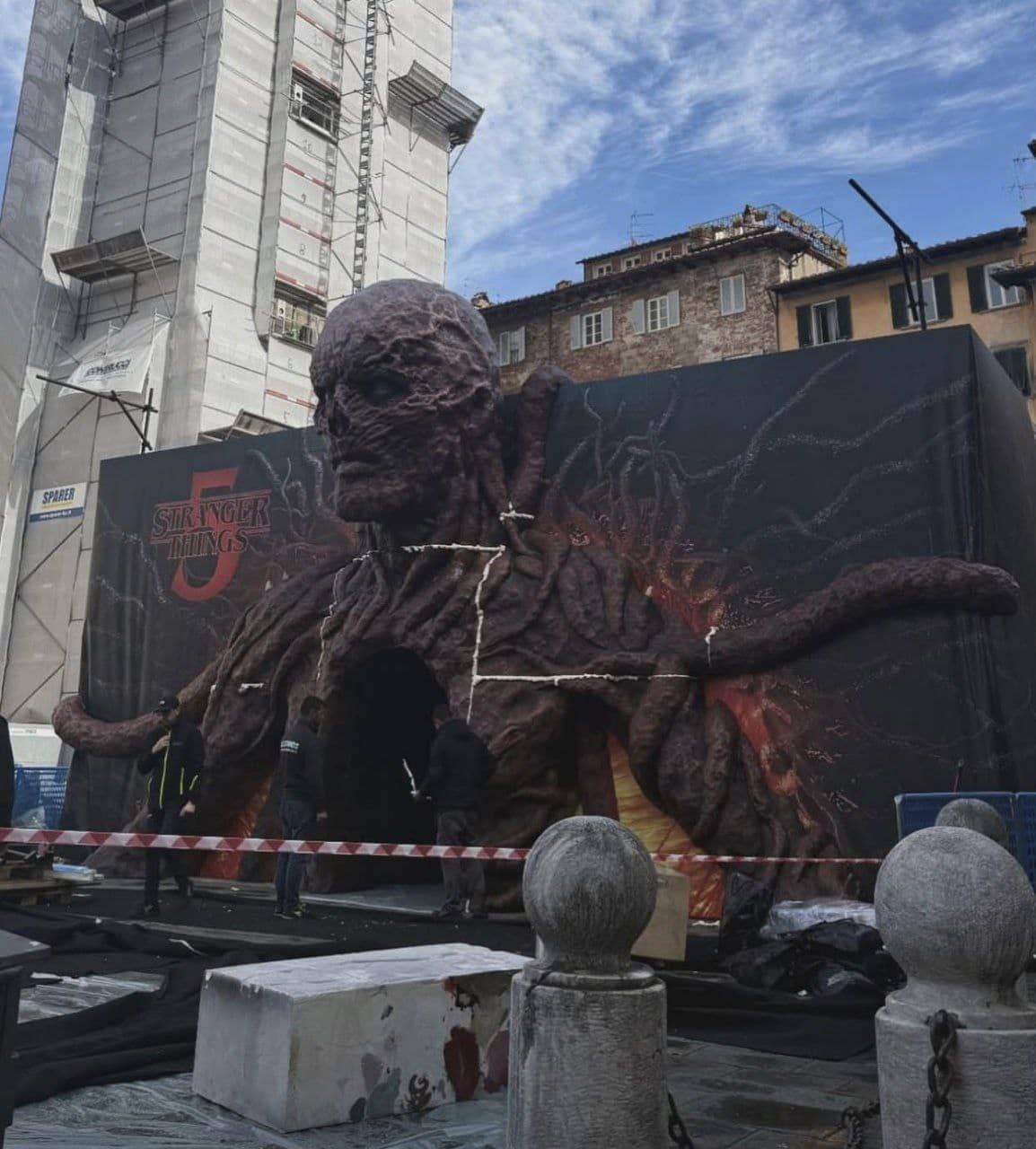 «Очень странные дела» в кинотеатре