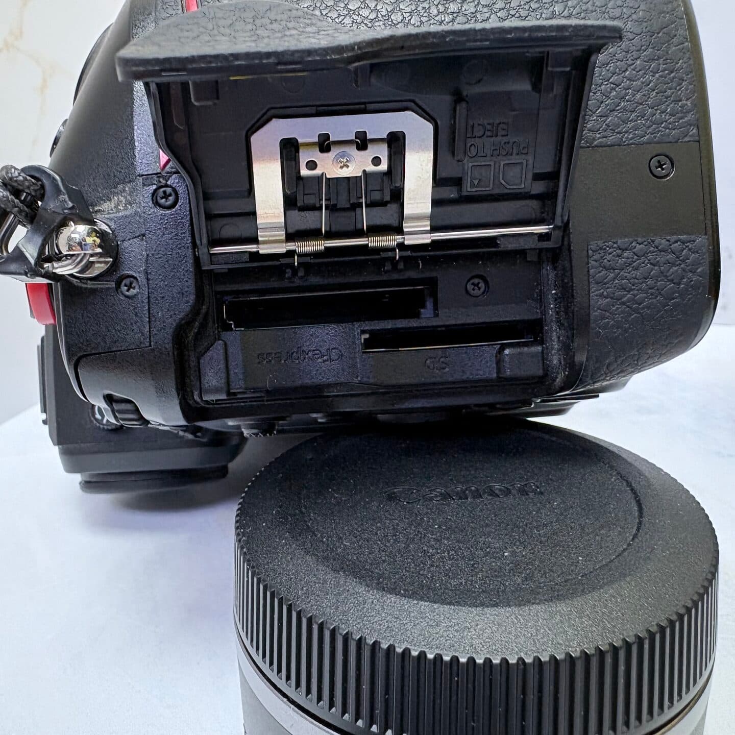 Nikon Z8 слот карт памяти